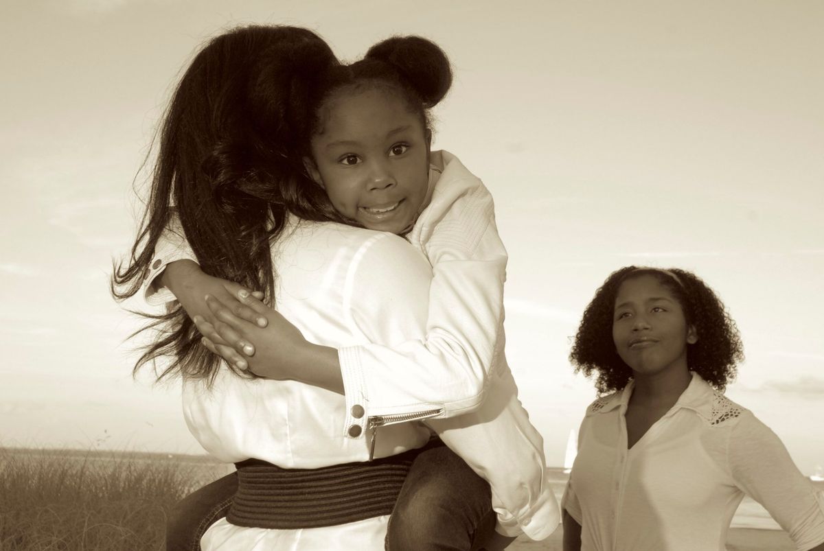 Kimberly and her daughter Emersen together at a pier in St. Petersburg, Florida